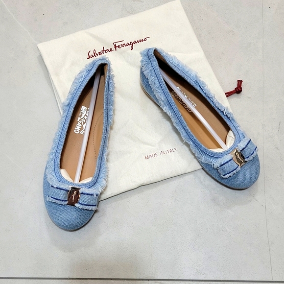 Salvatore Ferragamo Girls Ballet Shoe - Picture 4 of 6